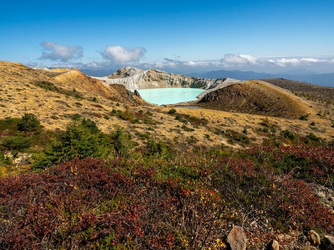 【8年ぶりに見学再開】草津白根山「湯釜」の立ち入り規制を一部解除！  開放初日から渋滞も、11月8日まで期間限定公開の画像001