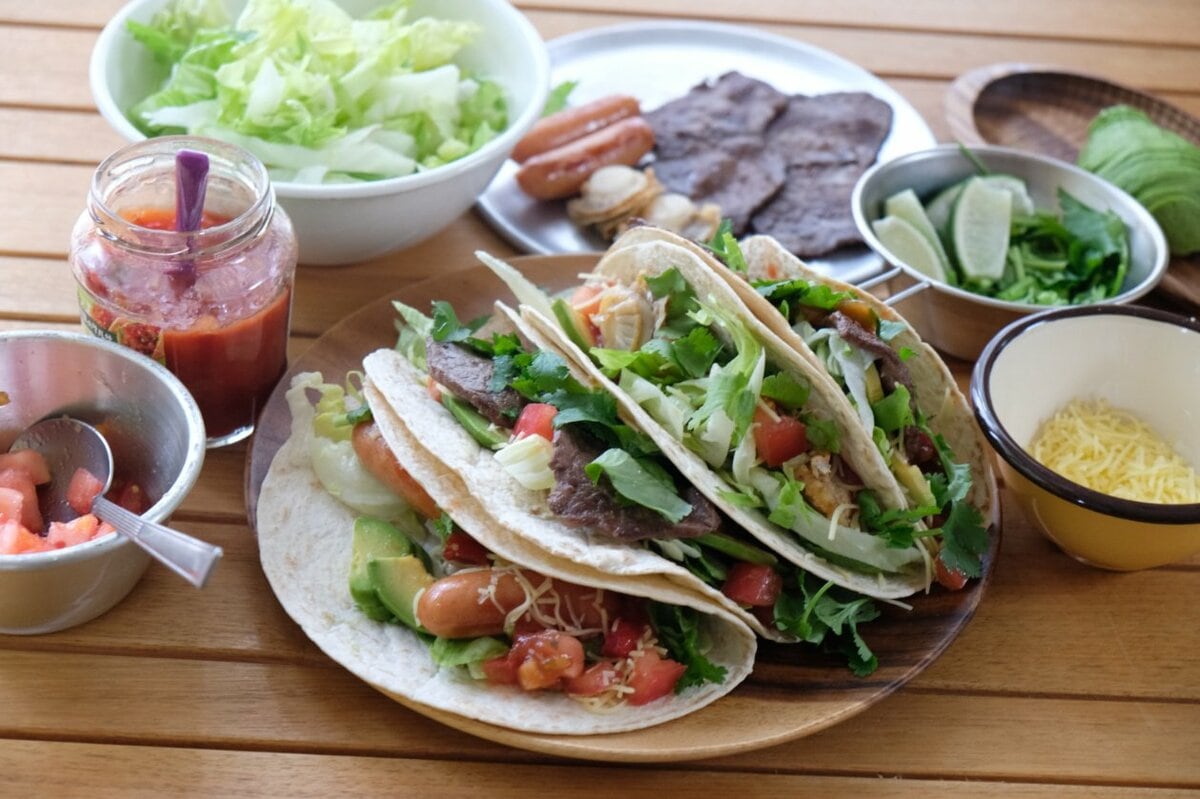 (3ページ目) 【夏BBQにタコス生地が超便利！】 好みの野菜を挟むだけで「お手軽タコスパーティ」｜キャンプ｜季節の外ごはん｜BRAVO ...