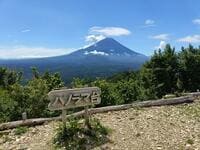 登山歴8年ライター「登山にハマるきっかけ」の山！  精進湖「パノラマ台」約1時間で登頂・山の上での絶景＆ラーメンに感動＆”リアル”も知った「登山レポ」