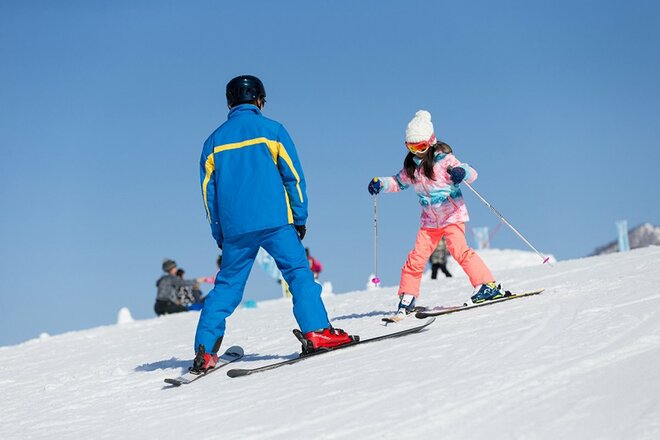 【子どもの雪山デビューはスクールへ！ 2025/26シーズン】楽しく上達が◎！ 「子ども向けスクールが人気のスキー場」7選の画像006