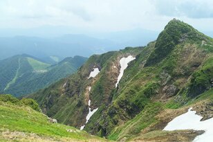初夏の「谷川岳」日帰り登山！ 「谷川岳ロープウェイ」利用「天神尾根コース」で、稜線＆高山植物＆360度パノラマ「絶景レポ」