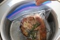 お湯に沈めて待つだけ「低温調理のローストポーク」が主役！  アウトドアで「サンドイッチパーティ」を楽しもう【季節の外ごはん vol.46】の画像008