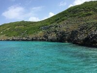知られざる「東京都の世界遺産」東洋のガラパゴス・小笠原諸島で満喫する唯一無二の「ボニンブルー」濃い青色の海