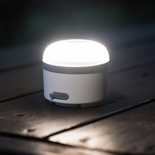 「置く、吊るす、くっつける」の3WAY仕様！ 手のひらサイズ＆光パターン多彩「LEDランタン」【サンワダイレクト「LEDランタン800-LED077」】