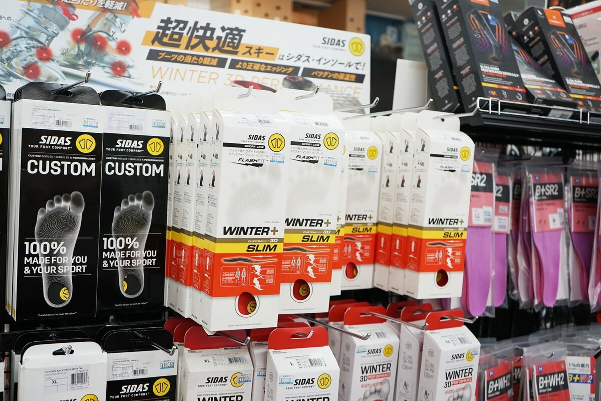 ストロンググリップ 冬の必需品 スキーブーツ（ショップ店員が