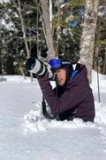 粉雪を巻き上げろ！「気分は一流ライダー」 バックカントリー界隈の憧れ　有名プロカメラマン同行の雪山滑走フォトツアーに参加してみた【長野県白馬BC 2025年】の画像002