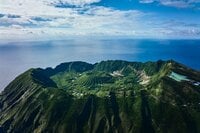 【泊まった人だけが見られるこぼれ落ちそうな星空】「死ぬまでに見るべき世界の絶景13選」に選ばれた秘境「青ヶ島」＜後編＞【絶景キャンプ場ガイド-言葉を失うほどの風景に会いに行こう- vol.31】