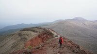 坂本龍馬も新婚旅行で登った天孫降臨の山！  鹿児島−宮崎の県境のパワースポット「高千穂峰」のダイナミックな火口