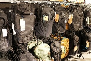 【ショップ店員に聞く！ イチ推しアウトドアギア】はじめてのバックパックはシンプルで使い勝手のいい「グレゴリー」はいかが？〈アルペントーキョー vol.2〉