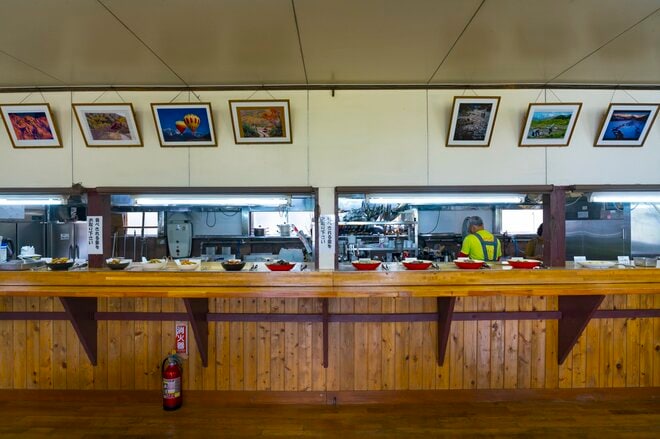白馬大雪渓を登りきった先に待つ至極の山小屋！  大満足の “夕食バイキング” と “快適＆安心” が詰まった「白馬岳頂上宿舎」【長野県白馬村】の画像012