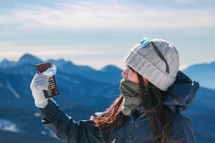 山歩き目線でチョコ菓子を比較！【登山の行動食として欠かせないチョコレートの“長所と短所”は如何に？】