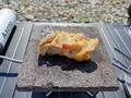 肉を焼けばわかる違い！  注目アウトドア調理ギア「溶岩プレート」の実力【実食レポート】の画像001
