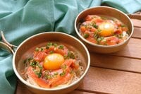 5分でぱぱっとできる！  蒸し暑い時期にぴったりな「サーモンユッケ風そうめん」【季節の外ごはん vol.52】