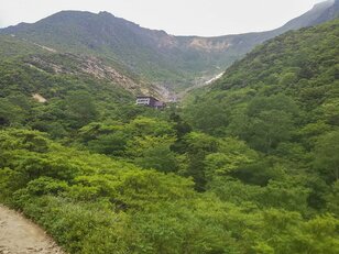 『万葉集』『智恵子抄』にも登場する日本百名山・福島県「安達太良山」登山レポート！ 火山の荒々しい絶景と温泉小屋の魅力