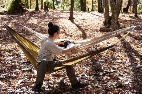 「ザックも、シューズも、バーナーも吊るして保管！」ハンモックならではの荷物の管理方法【ハンモックハイキング -基礎と応用- vol.9】の画像005