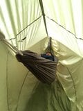 「宙に浮かぶシェルター！？」 ハンモックにちょっと変わった “あるモノ” を組み合わせて冬を楽しもう【ハンモックハイキング -基礎と応用- vol.16】の画像001
