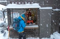 バックカントリー！  冬山登山！  年末年始は遭難の多発時期「他人事ではない」冬山シーズン初頭ならではの注意点とは（2021年12月31日・大晦日の「栂池登山相談所」より）