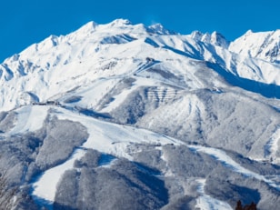 眼前に聳える北アルプスに圧倒される非日常空間「白馬」 世界も認める国内最大級のマウンテンリゾート【この冬どこへ行く？ スノートリップガイド vol.6・白馬 編】