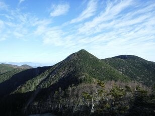 “秋山”最強コンボ【紅葉と渓谷トレッキング・第3回】10月初旬から見ごろ！ 麓には国内屈指の渓谷美「西沢渓谷」を抱える百名山「甲武信ヶ岳」