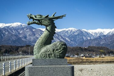駒ヶ岳と天竜川 ふわふわとカゲロウ舞う季節が到来！ 本流の大マスを狙う・天竜川
