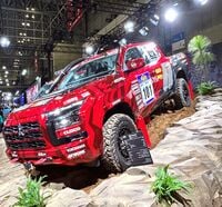 東京オートサロンでも話題沸騰の三菱自動車 新型TRITON（トライトン）！ ド迫力のピックアップトラックスタイルはアウトドアユースの最適解！？