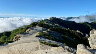 現役女子高生2人と登る「北アルプス・燕岳」【後編】素直すぎる「感想の書」& 山頂からの絶景！  燕山荘1泊2日「登山レポ」