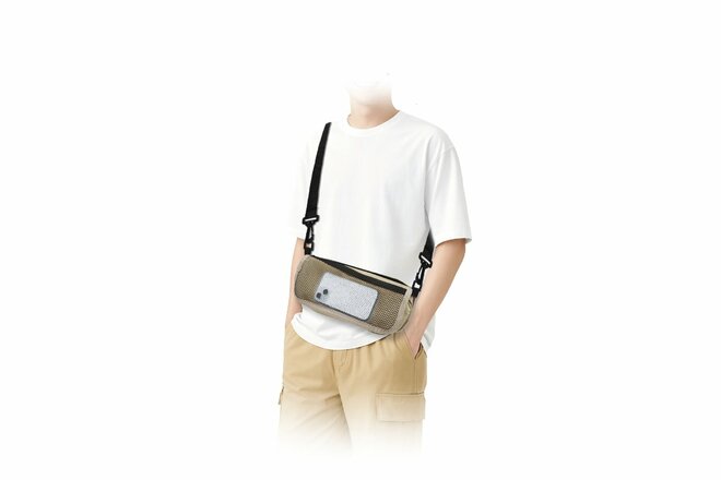 サコッシュ並みの気軽さ！  肩掛けできる超軽量チェア「ショルダー型ポケット付折りたたみチェア」なら、どこでも移動＆パッとひと休み！の画像002