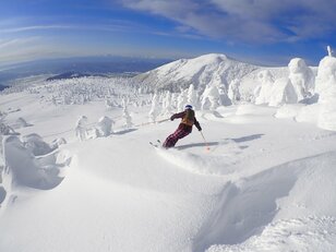 圧巻の光景、スノーモンスターと滑ろう！「蔵王ライザワールドスキー場」【山形県・2025年】