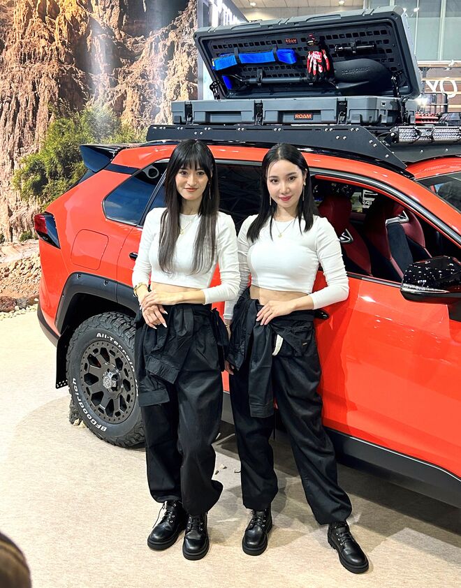 速報！「東京オートサロン 2024」が開幕！！ ド迫力のドリフト走行実演も、“可愛い子ちゃんやセクシー系美女まで” イベントを彩るコンパニオンも、待っている！【編集部リポート 第1弾】の画像017