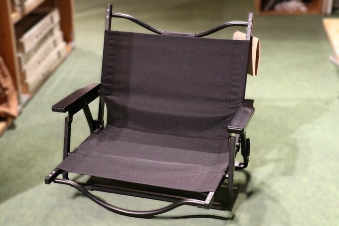 【ショップ店員に聞く！ イチ推しアウトドアギア】冬の「焚き火」には「ローチェア」！  高さ調整からあぐらスタイルまでアレンジもいろいろ〈アルペントーキョー vol.16〉の画像006