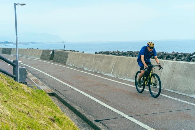 【自転車】ベストシーズン到来！「久比岐自転車道」 旧国鉄のトンネルと日本海　潮騒を感じながら “専用道” で心ほぐれるサイクリング   新潟県｜2026年の画像002
