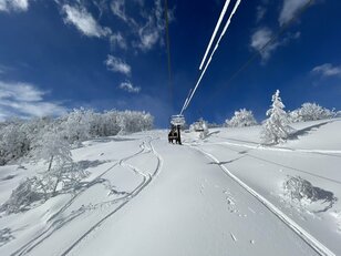 絶景のスキー場「白馬岩岳スノーフィールド」 38年ぶりリニューアルの “新ゴンドラリフト” ＆滑走で大展望を満喫！ まさに “マウンテンリゾート” 冬の魅力レポ