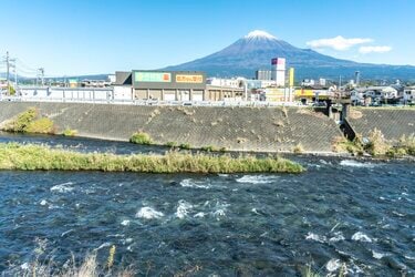 富士は日本一の山」ダントツ人気の「3776」を発見！ 日本で唯一
