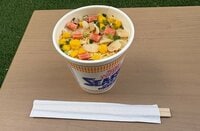 100円ショップ活用「アウトドアのカップ麺」 準備から後片付けまで快適にする「超・便利グッズ」4選！  やっかいな「風＆スープ」対策も！
