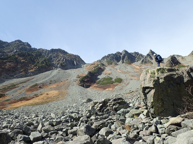 【晩秋登山】北アルプスの絶景をひとり占め！ 登山者の少ない “穴場” シーズンを狙って「涸沢」＆「奥穂高岳」への画像013