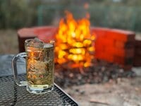 “癒され”だけじゃない魅力もアリ！  身近なアウトドア体験ができる「焚き火カフェ」が人気！  絶景＆隠れ家的スポット3選