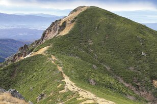 【この秋、絶対！ 八ヶ岳】第5回「天狗岳」 白駒池を通って空に突き出た双耳峰へ