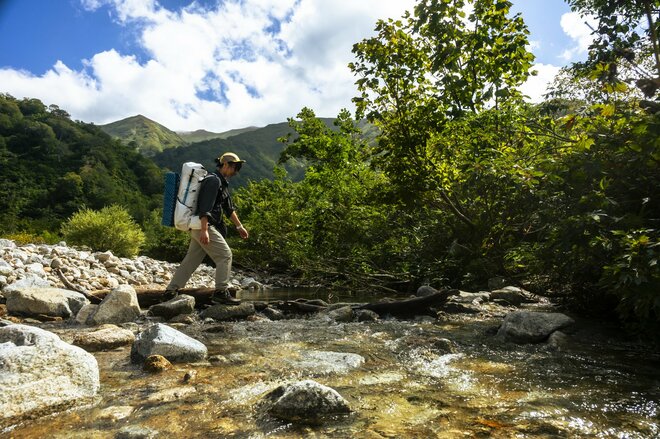 【秋山登山】長雨の合間に…… 絶景だらけの2日間！ 「山頂直下の避難小屋は、天空の撮影スタジオ」 朝日連峰・以東岳　山形県｜2026年の画像009