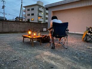 夏から秋にかけては「おうちキャンプ」のベストシーズン！  アウトドア気分になれる「室内キャンプ・べランピング・お庭キャンプ」スタイル別の楽しみ方と注意点とは？