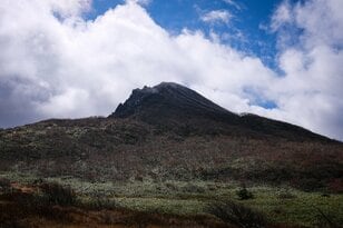 秋山登山にご注意！ 登山口は「紅葉の秋」でも… 山頂エリアは氷点下「冬の山」！ 日本百名山「磐梯山」登山レポ