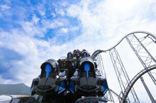 富士山を眺め（る余裕もなく）天空を翔けるバイクで爆走！ 富士急ハイランドに驚愕の新アトラクション ZOKKON参上！！【試乗レポート 搭乗者主観の独自映像あり】