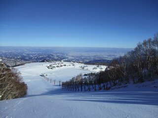 標高が高いゆえのロケーションも、クルージングの楽しさを引き立てる