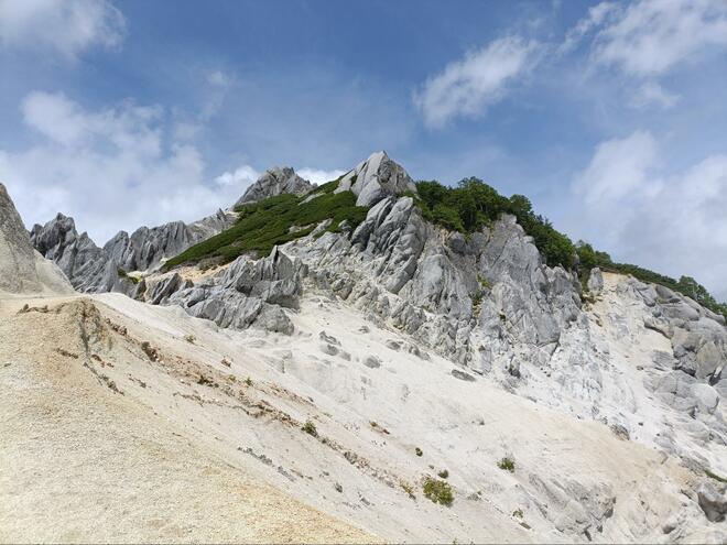 北アルプスの短い秋「燕岳・1泊登山」で堪能！ 美しい花崗岩に彩られた絶景の稜線＆人気の燕山荘では山の夜を満喫！「レポート」の画像012