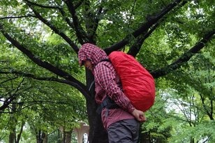 登山用レインウェアの「汗ムレ＆ぬれ」！ 2000歩「透湿性＆レイヤリング」パターン別・着用テストで判明した「必須スペックとアイテム」