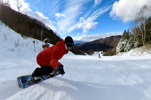 待ってました！ 12月の大雪で続々オープン！ 「首都圏から2時間で行ける4つのスキー場」が滑走可能に【群馬県・2024年】