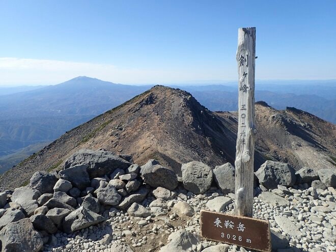 【晩秋登山】シャトルバス運行終了間近、澄みきった青空広がる「乗鞍岳」へ！  下山後は高原を散策して心身を癒す「歩治」を体験の画像008