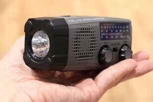 【ショップ店員に聞く！ イチ推しアウトドアギア】非常時に重要「情報手段の複数化」に1台！ 「携帯型ラジオ」〈WILD-1 ゆめが丘ソラトス店 vol.12〉