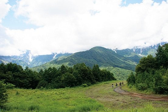 白馬三山と山麓の景色をひとり占め【白馬岩岳マウンテンリゾート】 山頂の「絶景テラス」に大型ブランコ、山肌駆ける「マウンテンカート」の疾走感は病みつき＜長野県白馬村＞の画像010