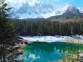 バスを降りると目の前にため息が出るような絶景が！「イタリアで最も美しい湖」とも呼ばれるユネスコ世界自然遺産ドロミティのカレッツァ湖へ【ブーツの国の街角で vol.05「ボルツァーノ郊外」】の画像002