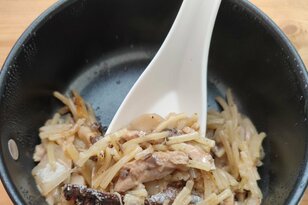 【家族持ちソロキャンパー向け！？】500円以内で “1泊2食分” の「アウトドア飯」作ってみた！  限界チャレンジでわかった「低予算レシピのコツ」とは